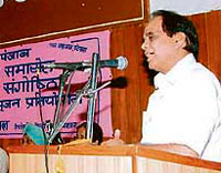 Dr Laxmi Narain Sharma at Hindi Divis celebrations, minutes before he collapsed on the stage at Pujabi University on Friday.