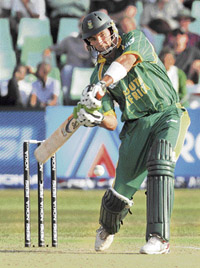South Africa�s Justin Kemp plays a shot during their ICC World Twenty20 cricket match against New Zealand in Durban on Wednesday. Kemp scored an unbeaten 89 from 56 balls. South Africa won by 6 wickets