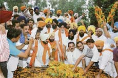 Cabinet ministers Bikramjit Singh Majithia, Janmeja Singh Sekhon, Navjot Sidhu, along with hundreds of youths, pay floral tributes at the samadhi of Shaheed Bhagat Singh, Rajguru and Sukhdev at the National Martyrs Memorial, Hussainiwala, in Ferozepur on Monday