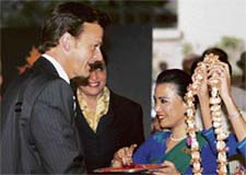 Adam Gilchrist (left) being welcomed at a hotel in Bangalore on Wednesday. The Australian cricket team arrived in India to play a seven-match one-day series with the first day-night game on September 29 in Bangalore. 