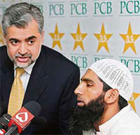 Mohammad Yousuf (R) talks to media representatives as Pakistan Cricket Board (PCB) chairman Nasim Ashraf looks on during a press conference in Lahore on Thursday.