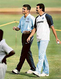 Zaheer Khan (R) enjoys a light moment with former captain Rahul Dravid during a training session at the Chinnaswamy Stadium in Bangalore on Thursday.