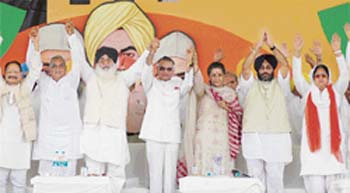 Uttarakhand Chief Minister B.C. Khanduri, Haryana Chief Minister Bhupinder Singh Hooda, Punjab Chief Minister Parkash Singh Badal, union home minister Shivraj Patil, Ambika Soni, Sukhbir Badal and PPCC chief Rajinder Kaur Bhattal at a function to mark the birth centenary of Shaheed Bhagat Singh in Amritsar