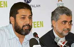 Inzamam-ul-Haq (L) speaks as PCB chairman Naseem Ashraf watches during a news conference in Karachi on Friday. 
