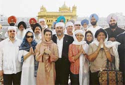 The group of ambassadors from American and Caribbean countries at the Golden Temple