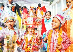 Kids dressed up as langoors, dance to the beats of dhol in Amritsar