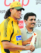 Australia�s Andrew Symonds holds the man-of-the-match award after the 6th ODI in Nagpur on Sunday.