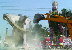 he roundabout at Hanuman Chowk is hindering smooth flow of traffic.