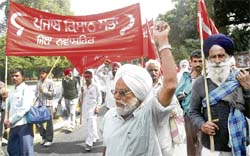 Farmers from Punjab raise slogans against the UPA government during a protest for their demands at Jantar Mantar in New Delhi on Tuesday.