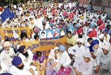 Protesters, along with daughters of Gurjant Singh, outside the mini-secretariat in Bathinda on Tuesday. 