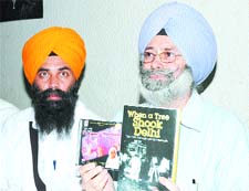 H.S. Phoolka, a senior advocate of the Supreme Court, along with Karnail Singh Peer Mohammad, president of the All-India Sikh Students Federation (Peer Mohammad), during a press conference in Amritsar.
