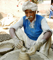 Begh Raj moulding diyas in Bathinda.
