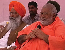 Swami Vidyanand (right) along with MP S.S. Dhindsa (left) at the eye donation camp held in Jhaloor on Saturday.