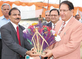 Dr B. C. Josan, principal DAV College, Abohar, welcoming Prof R. C. Sobti, PU vice-chancellor, during PU Diamond Jubilee Youth and Heritage Festival on Sunday.