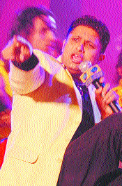 Balkar Sidhu perform during the semifinals held in Amritsar. 