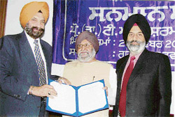 Rajya Sabha MP Tarlochan Singh and GND varsity vice-chancellor Jai Rup Singh honour Punjabi writer Santokh Singh Dhir with life fellowship in Amritsar