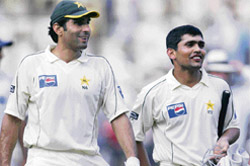 Misbah-ul Haq (L), along with teammate Kamran Akmal, returns to the dressing room at stumps on the third day of the third Test match between India and Pakistan at the Chinnaswamy stadium in Bangalore