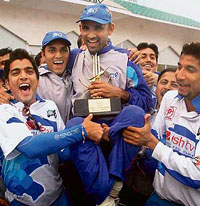 Man of the Match Marvan Atapattu celebrates with his team mates after the match. 