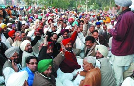 Congress workers staging dharna outside the Mini-Secretariat in Bathinda on Thursday.