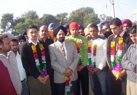 Lok Bhalai Party president Balwant Singh Ramowalia along with the youth rescued from Manila