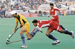 Gurwinder Singh of Sher-e-Jalandhar being checked by Raghunathan of Chennai Veerans in the PHL match at the Sector 42 Stadium on Sunday. 