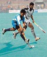 Diwakar Ram (left) of Hyderabad Sultans tries to get past Ignace Tirkey of Orissa Steelers during their PHL match on Monday.