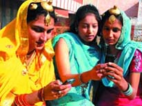 The way may be different but the end is common. While girls preferred SMS and phone calls to say Happy New Year, boys tried to convey the message in a more vocal way. 