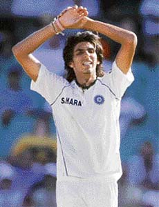 Indian seamer Ishant Sharma reacts while bowling to Australia's Andrew Symonds during the first day's play of their second Test cricket match in Sydney
