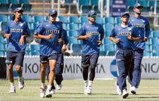 Anil Kumble (2L), Ishant Sharma (L) , Rudra Pratap Singh (3R), Rahul Dravid (2R) and Pankaj Singh (R) warm-up during a training session at Manuka Oval ground in Canberra on Wednesday.