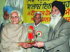 Chief guest Malkit Singh Garewal (right) honouring a retired teacher at the 29th annual function of the Teachers� Home held in Bathinda on Sunday. Also seen in the picture is Jagmohan Kaushal, chairman of the Teachers� Home Management, Welfare and Educational Trust.