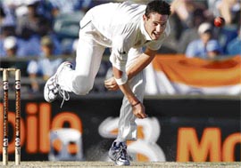 Shaun Tait bowls during the third Test in Perth in this January 17, 2008 file photo.