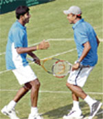 Rohan Bopanna (Left) and Mahesh Bhupati celebrate after winning the Davis Cup doubles match against Uzbekistan in New Delhi