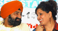 Laughter the best medicine: Jaspal Bhatti along with his wife Savita Bhatti at the DAV College in Bathinda on Tuesday.