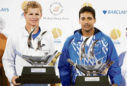 Mahesh Bhupathi (R) and Mark Knowles of the Bahamas hold their trophies after winning the doubles final against the Czech Republic�s Martin Damm and Pavel Vizner at the ATP Dubai Tennis Championships