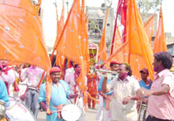 Shyam Dhwaja Yatra passes through main roads in Abohar town
