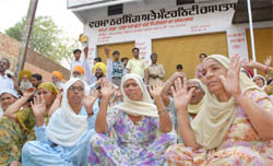 Kin of the deceased staging a protest outside the hospital in Bathinda