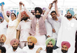 Rajinder Kaur Bhattal, PPCC chief, Jagmeet Brar and Capt Amarinder Singh at the Baisakhi Mela in Talwandi Sabo