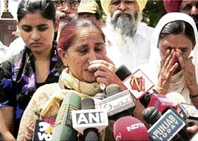 Dalbir Kaur, sister of Sarabjit Singh, talks to the media on her return from Pakistan through the Wagah/Attari checkpost