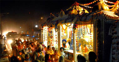 Devotees paying obeisance to the Jagriti Yatra in Bathinda on Saturday.