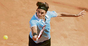 Roger Federer of Switzerland returns the ball to Sweden's Robin Soderling at the Hamburg Masters in Hamburg on Thursday.