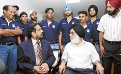 Sports Minister M. S. Gill (M) and IOA president Suresh Kalmadi with the Indian hockey team members during a meeting in New Delhi 
