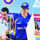 Rajasthan Royals Shane Watson receives the 'Man of the Series' award at the D Y Patil Sports Stadium, Nerul in Mumbai on Sunday.
