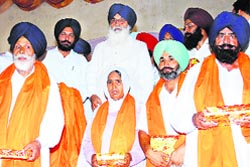 Chief Minister Parkash Singh Badal with winners of the Panchayati Raj Institution elections in the Lambi constituency at Killianwali village