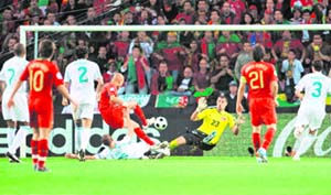 Portugal's Pepe (2nd L) shoots to score as Turkey's Emre Asik tackles him during their Group A Euro 2008 soccer match against Turkey at Stade de Geneve in Geneva on Saturday. 
