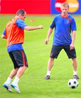 Dutch forward Dirk Kuyt (R) waits for the ball during a training session in Lausanne on Thursday. Netherlands play France in their Group C match on Friday. � AFP