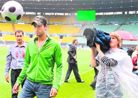 Spanish singer Enrique Iglesias plays with a ball at Ernst Happel stadium in Vienna