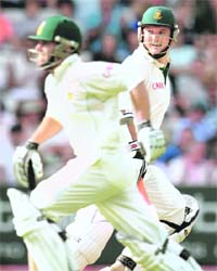 South African captain Graeme Smith (R) runs beween the wickets with team-mate Neil McKenzie as they bat against England at Lord�s, on the fourh day of the first Test