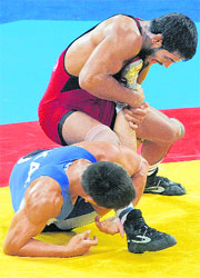 Sushil (in red) fights Leonid Spiridonov of Kazakhstan
