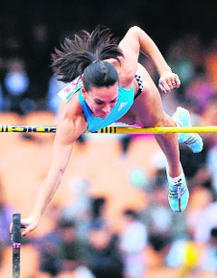 Yelena Isinbayeva of Russia competes during the women�s pole vault at the Daegu pre-Championships Meeting in Daegu, south of Seoul, on Thursday. Isinbayeva jumped 4.60 meters and took first place.