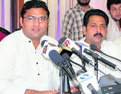 Indian Youth Congress national president Ashok Tanwar (left) and Punjab unit president Vijayendra Singla at a press conference in Amritsar